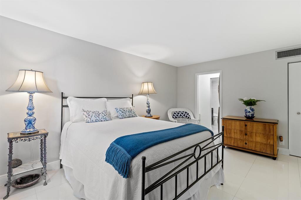 501 SW 11th Place Unit: 206
