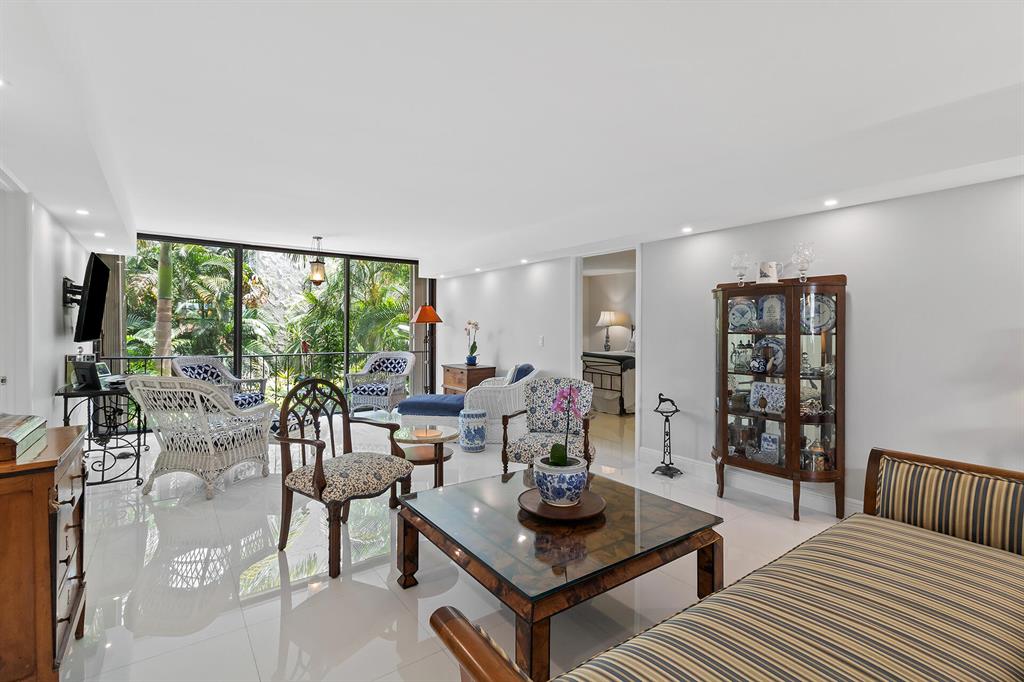 501 SW 11th Place Unit: 206