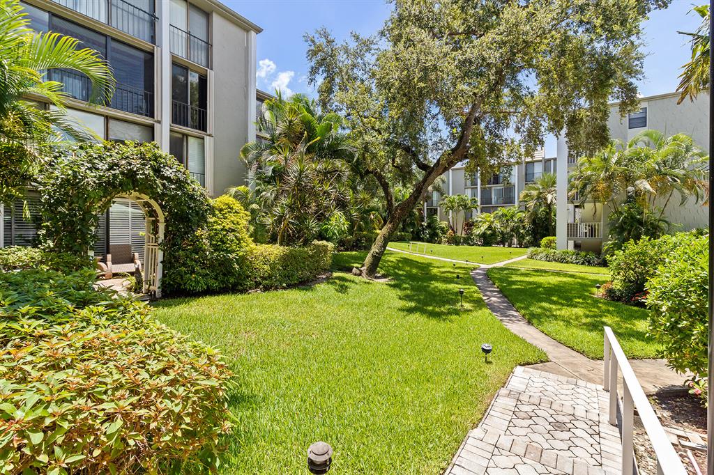 501 SW 11th Place Unit: 206