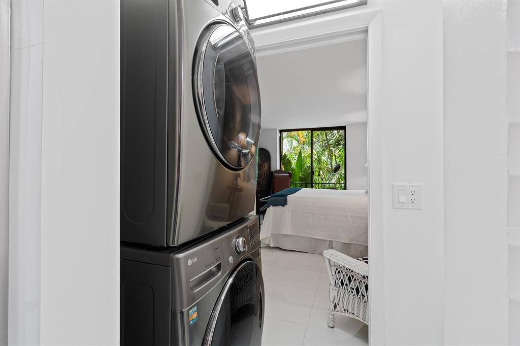 501 SW 11th Place Unit: 206