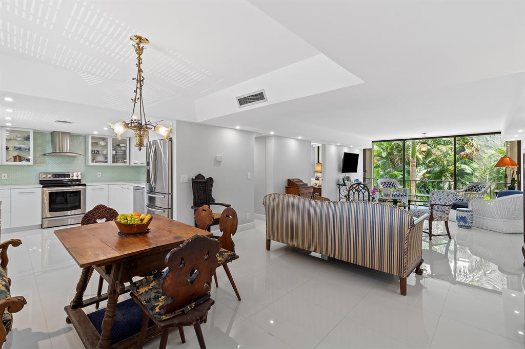 501 SW 11th Place Unit: 206