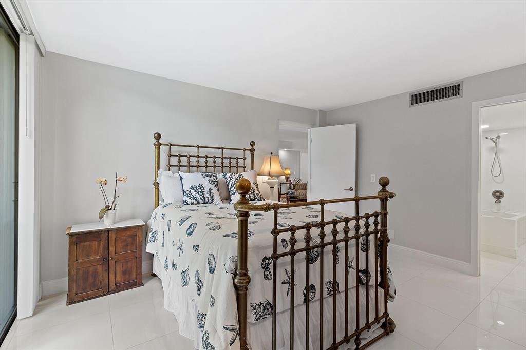 501 SW 11th Place Unit: 206