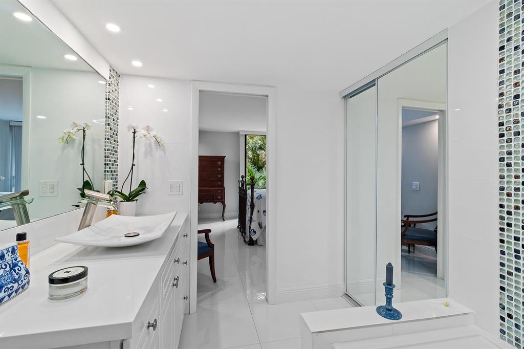 501 SW 11th Place Unit: 206