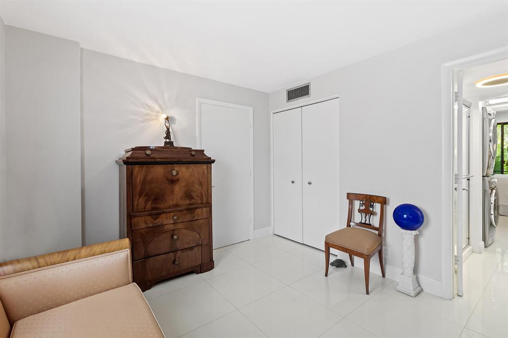 501 SW 11th Place Unit: 206