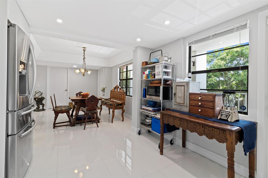 501 SW 11th Place Unit: 206