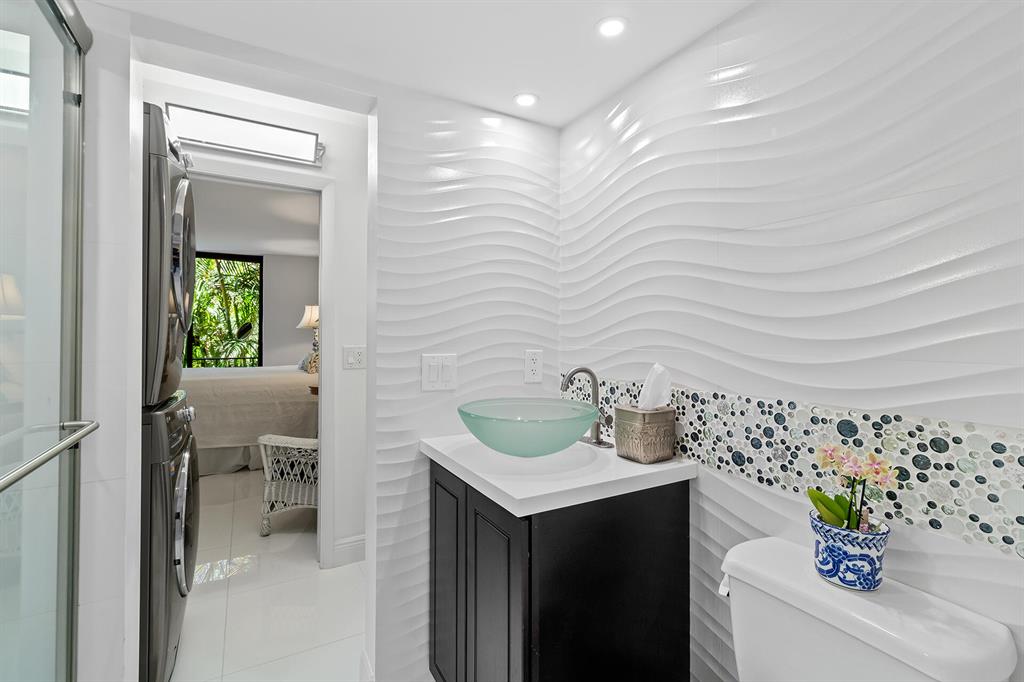 501 SW 11th Place Unit: 206