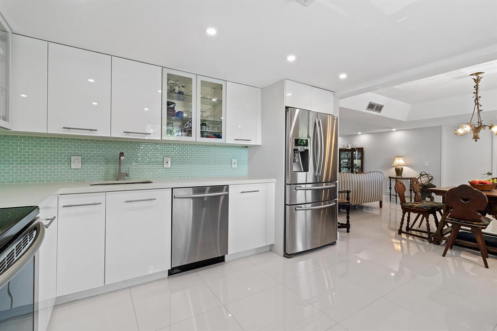 501 SW 11th Place Unit: 206