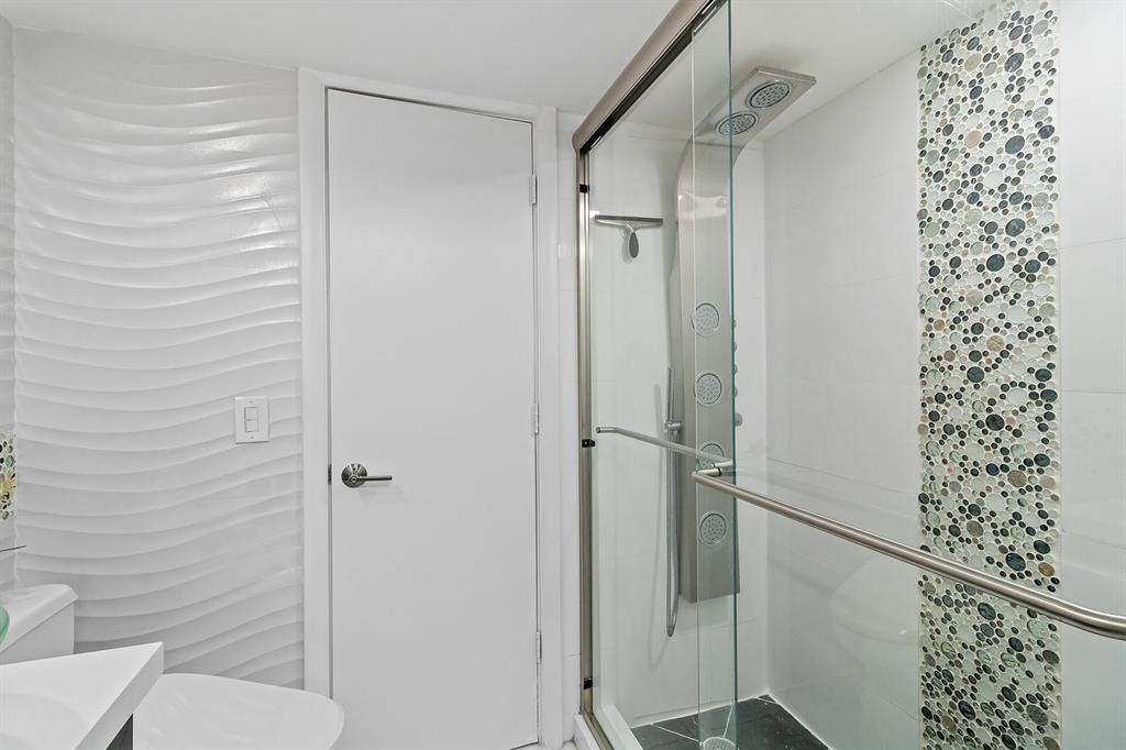 501 SW 11th Place Unit: 206