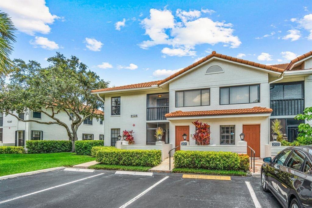 9728 Sills Drive E Unit: 201