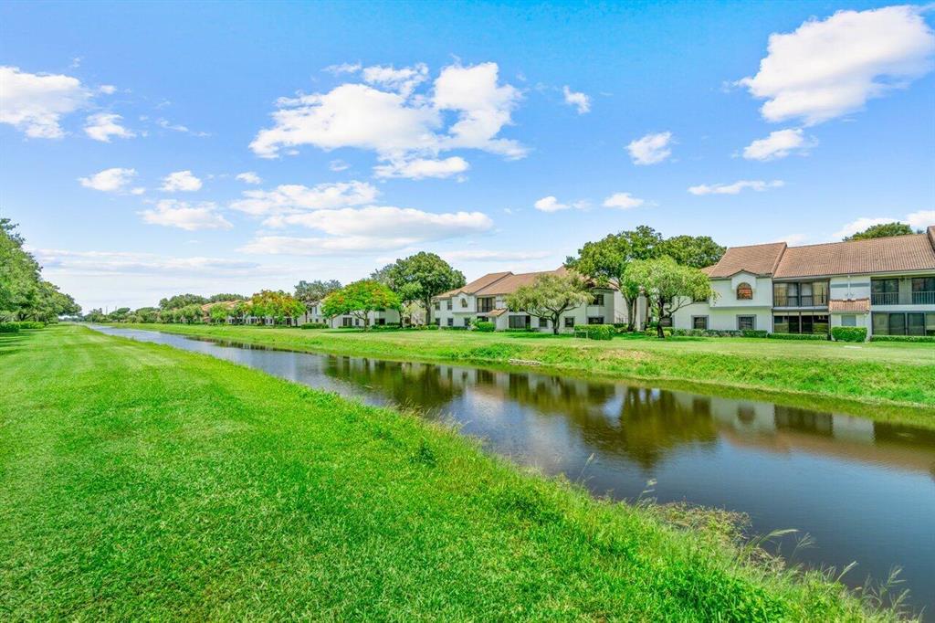 9728 Sills Drive E Unit: 201