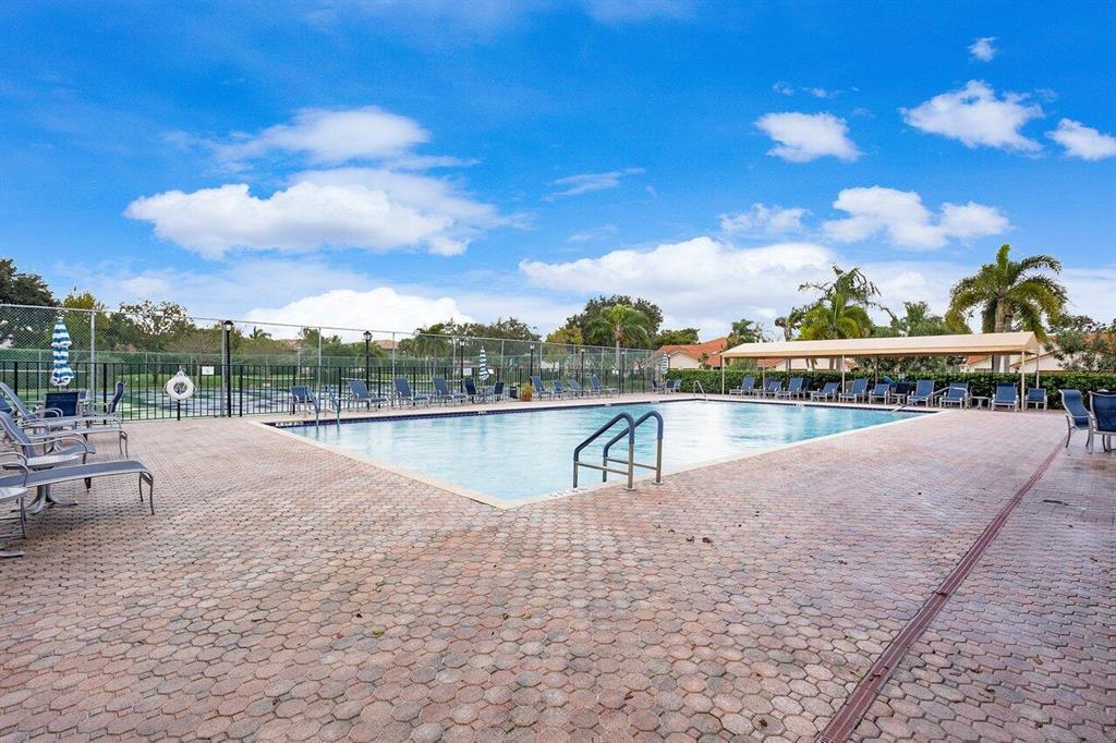 9728 Sills Drive E Unit: 201