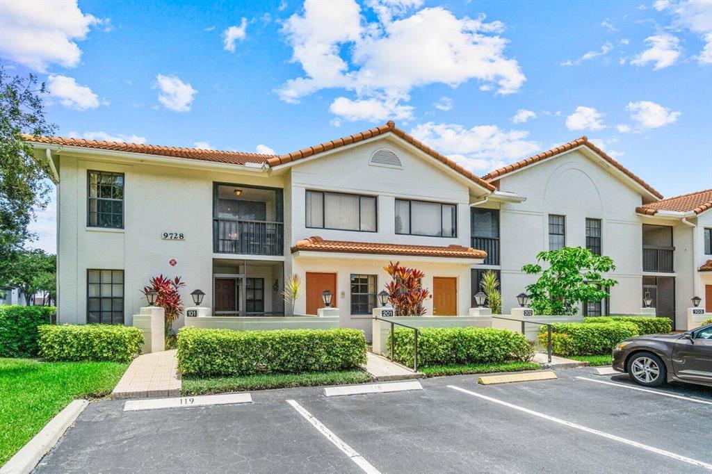 9728 Sills Drive E Unit: 201