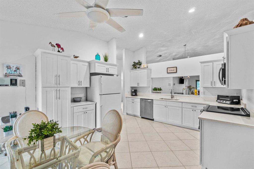 9728 Sills Drive E Unit: 201