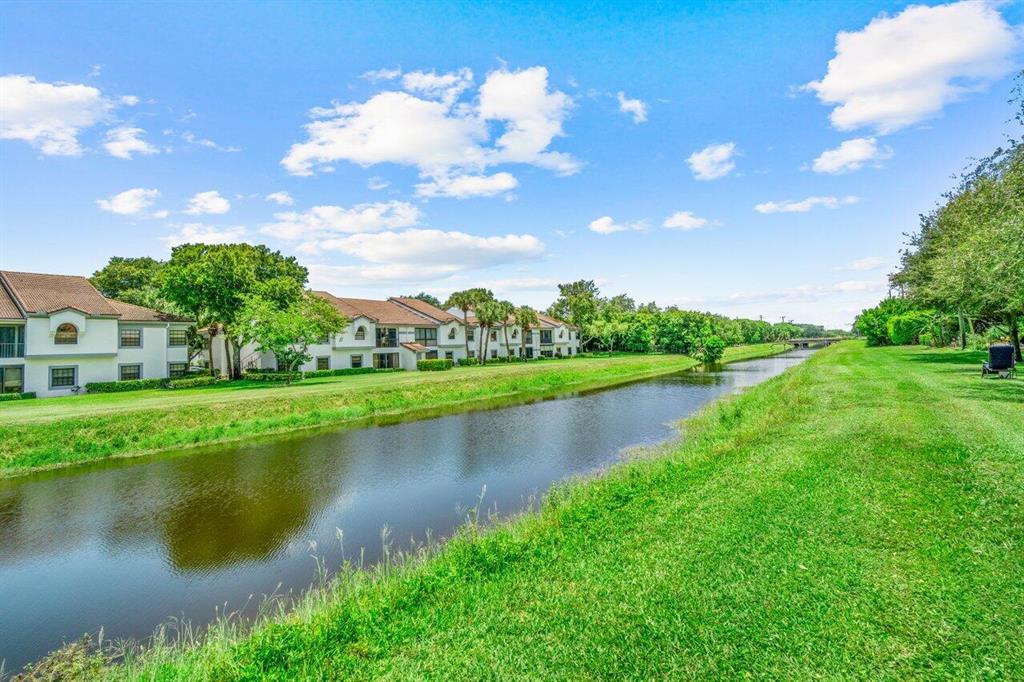 9728 Sills Drive E Unit: 201