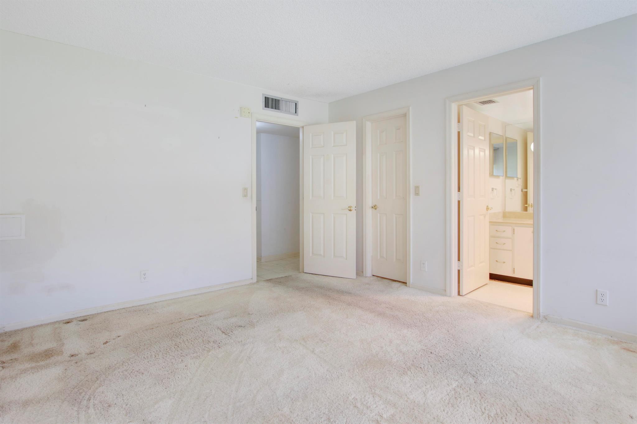 1618 Twelve Oaks Way Unit: 101