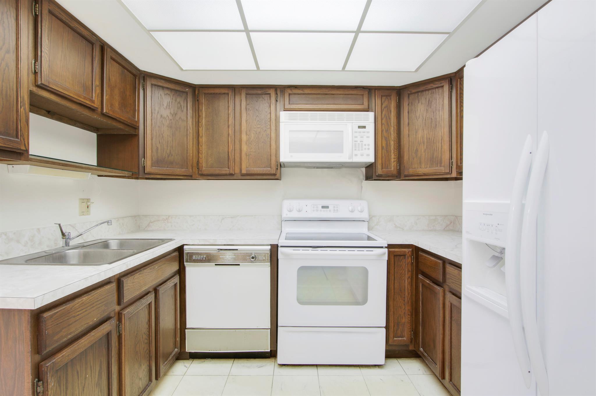 1618 Twelve Oaks Way Unit: 101
