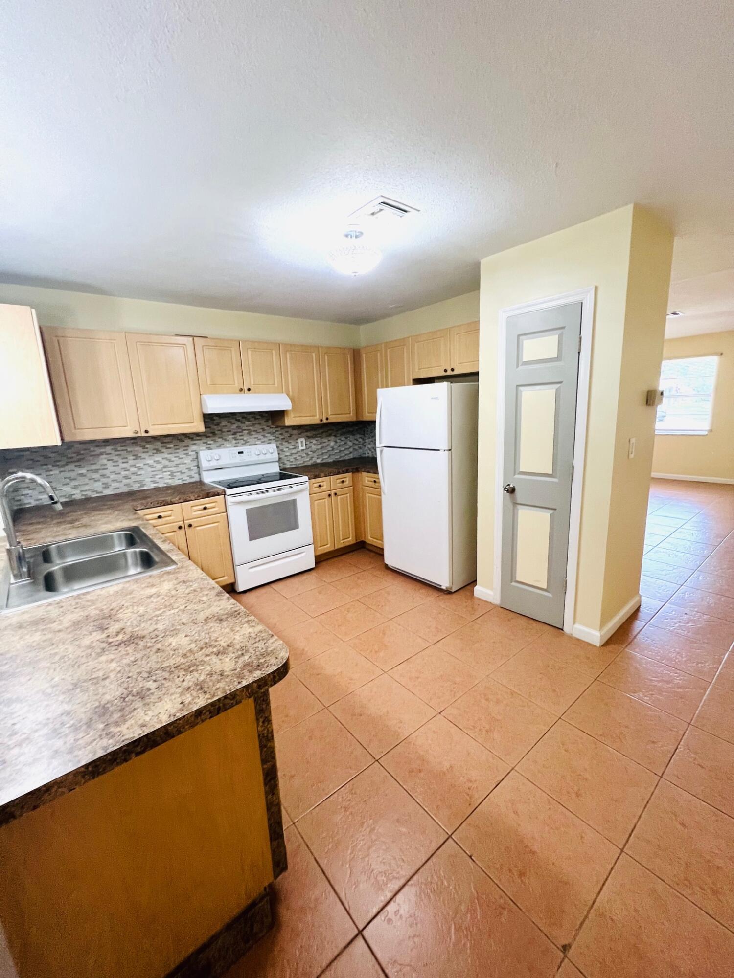 10600 NW 37 Street Unit: West Unit