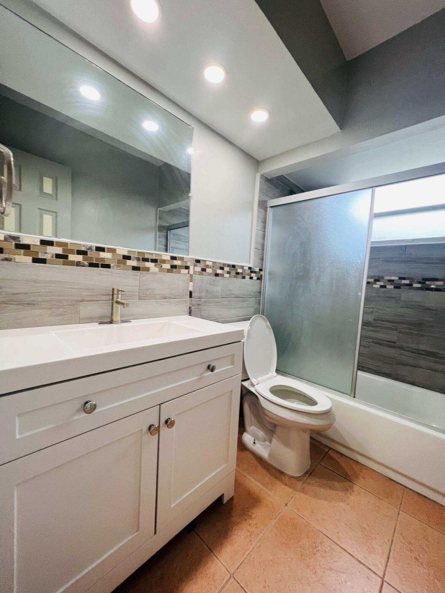10600 NW 37 Street Unit: West Unit