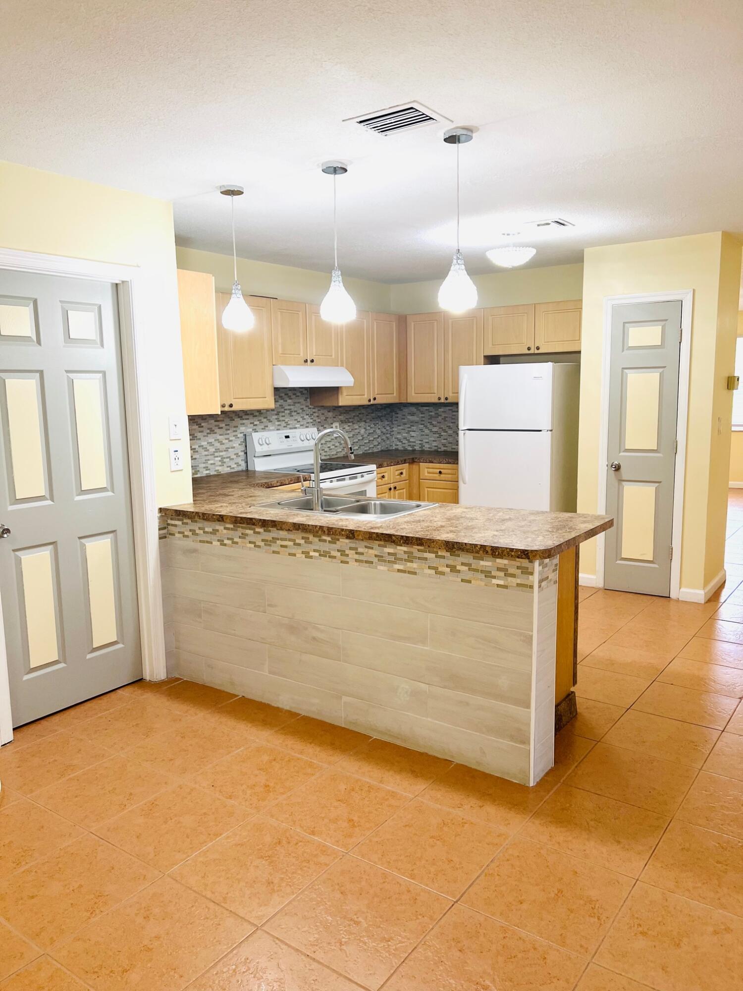 10600 NW 37 Street Unit: West Unit