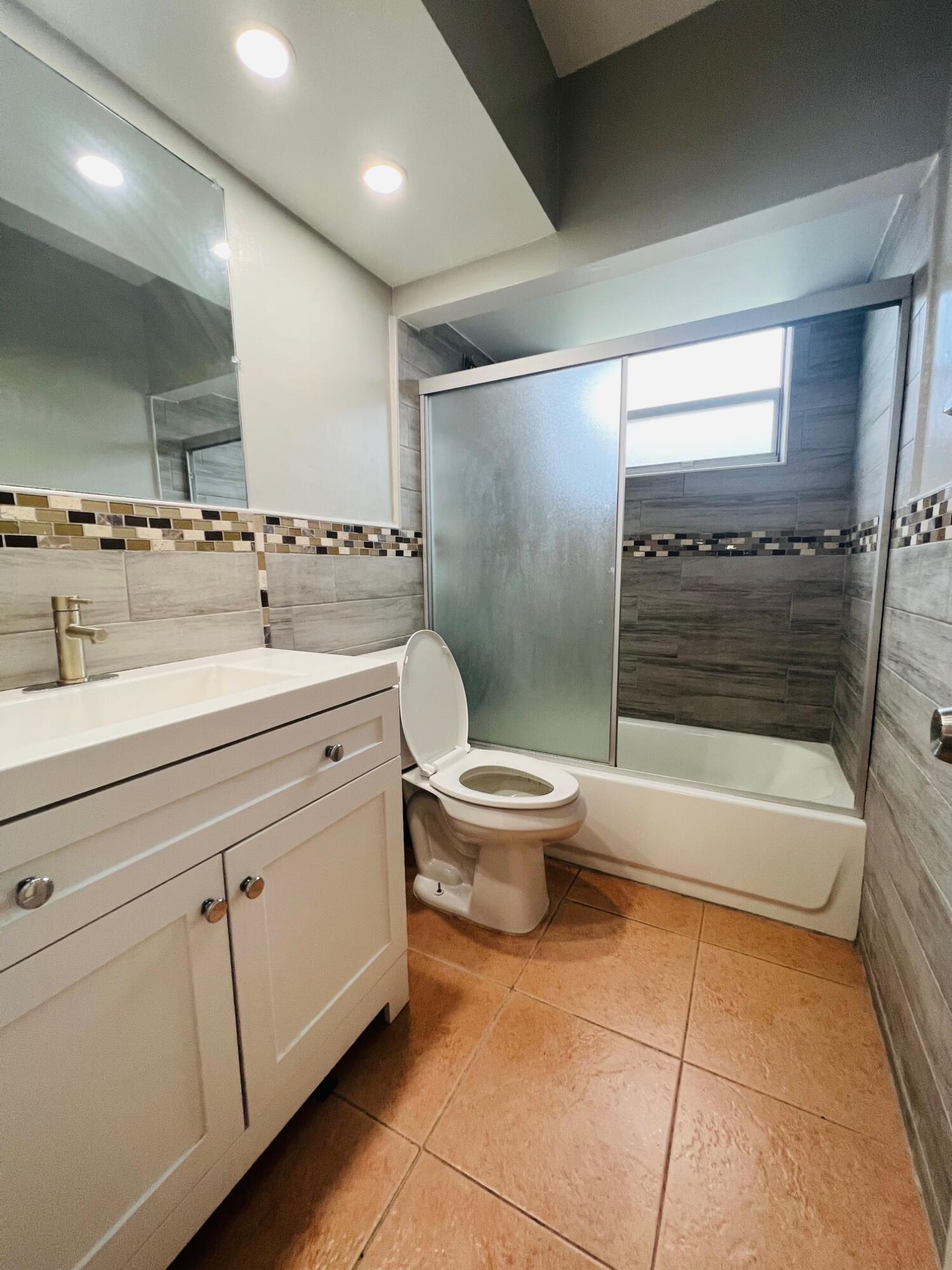 10600 NW 37 Street Unit: West Unit