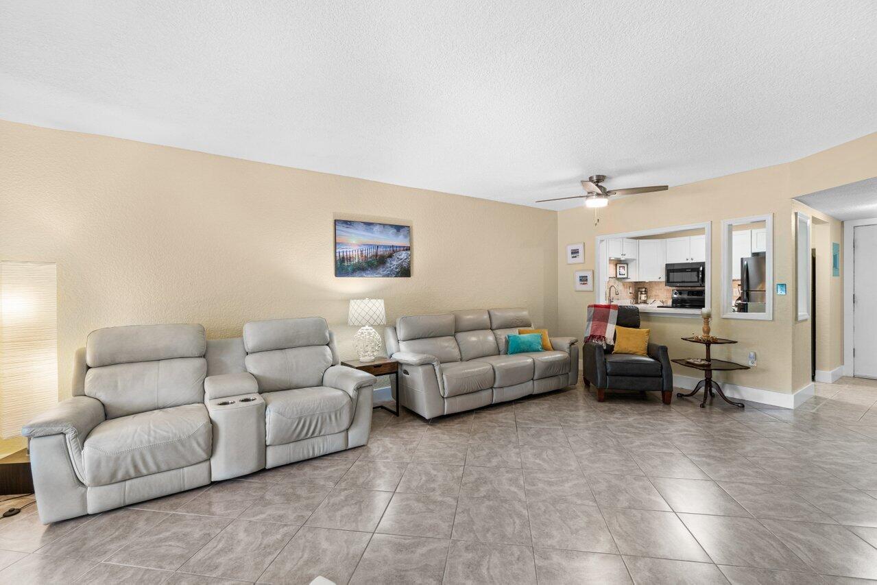 251 S Cypress Road Unit: 117