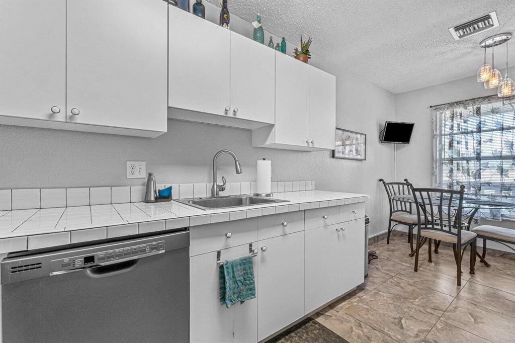 1131 Violet Terrace Unit: 201