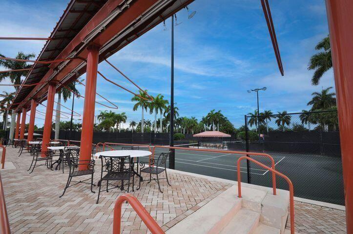 2476 NW 67th Street