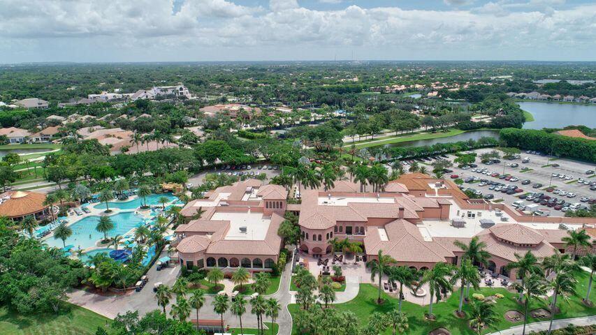 2476 NW 67th Street