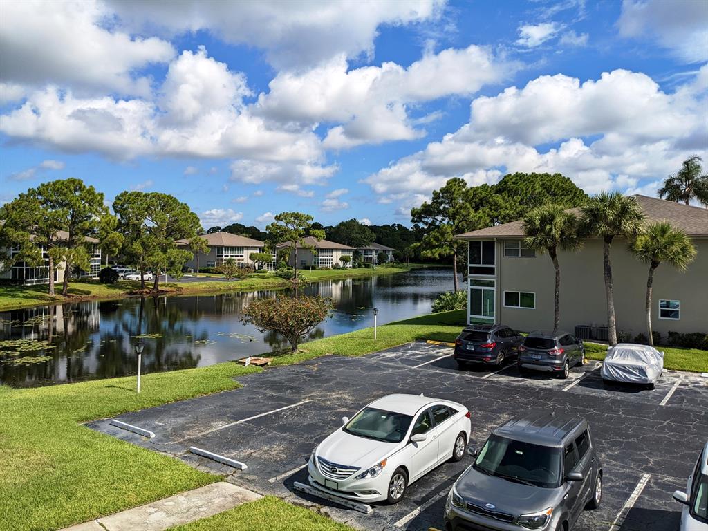 7 Lake Vista Trail Unit: 202