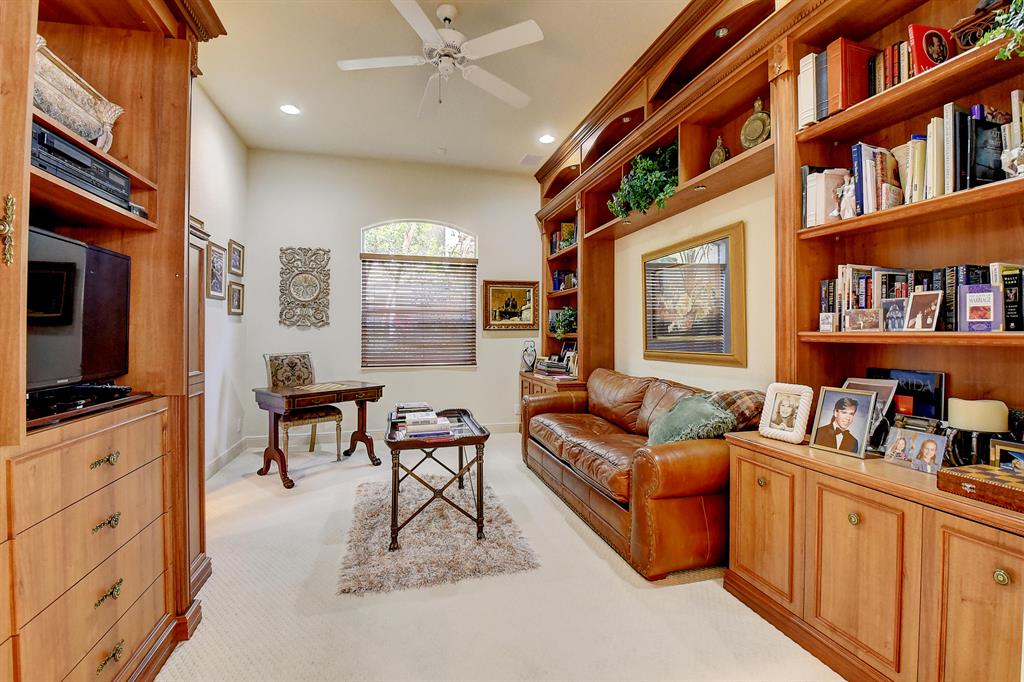 4185 NW Briarcliff Circle