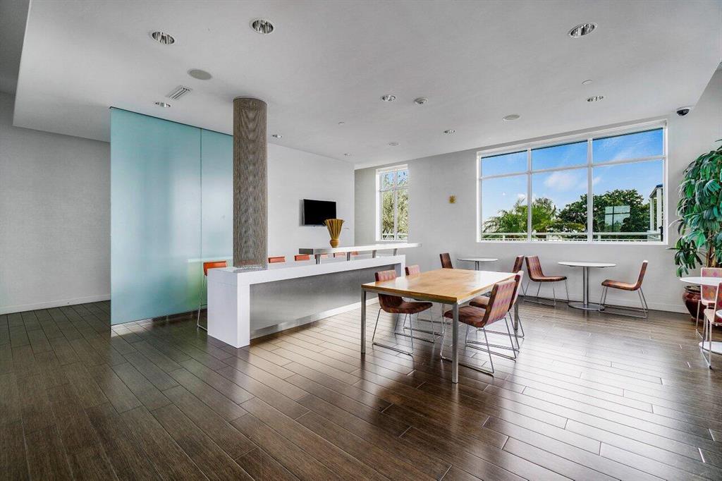 300 S Australian Avenue Unit: 819