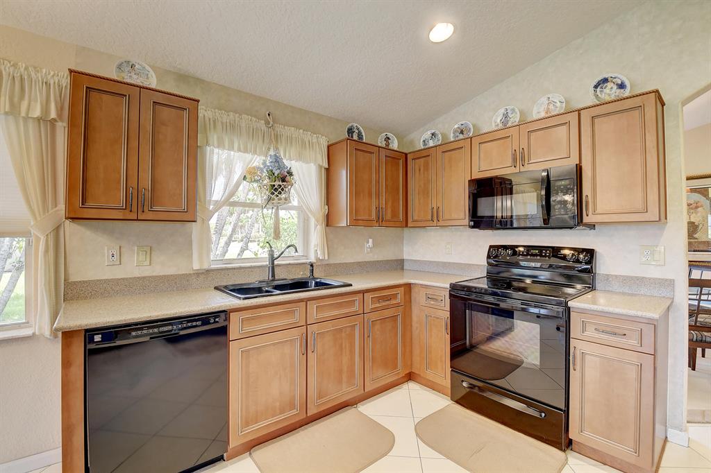 5976 Royal Isles Boulevard