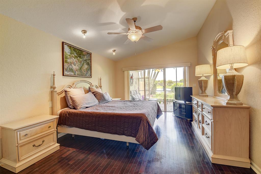 5976 Royal Isles Boulevard