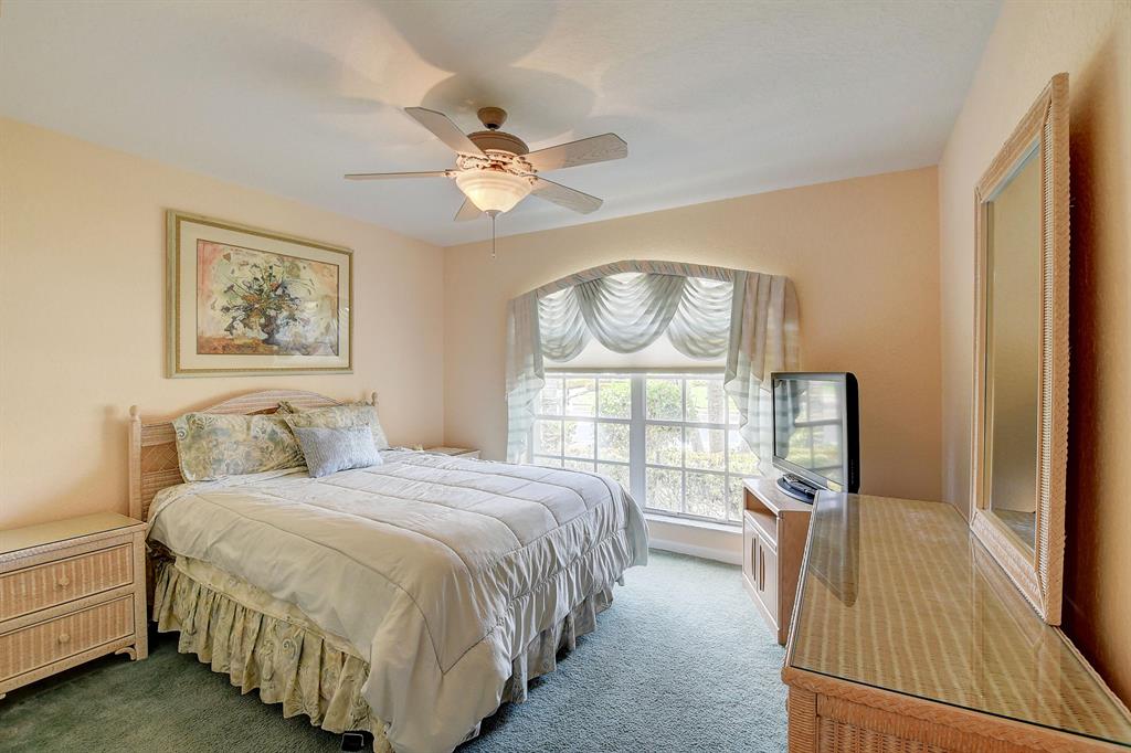 5976 Royal Isles Boulevard