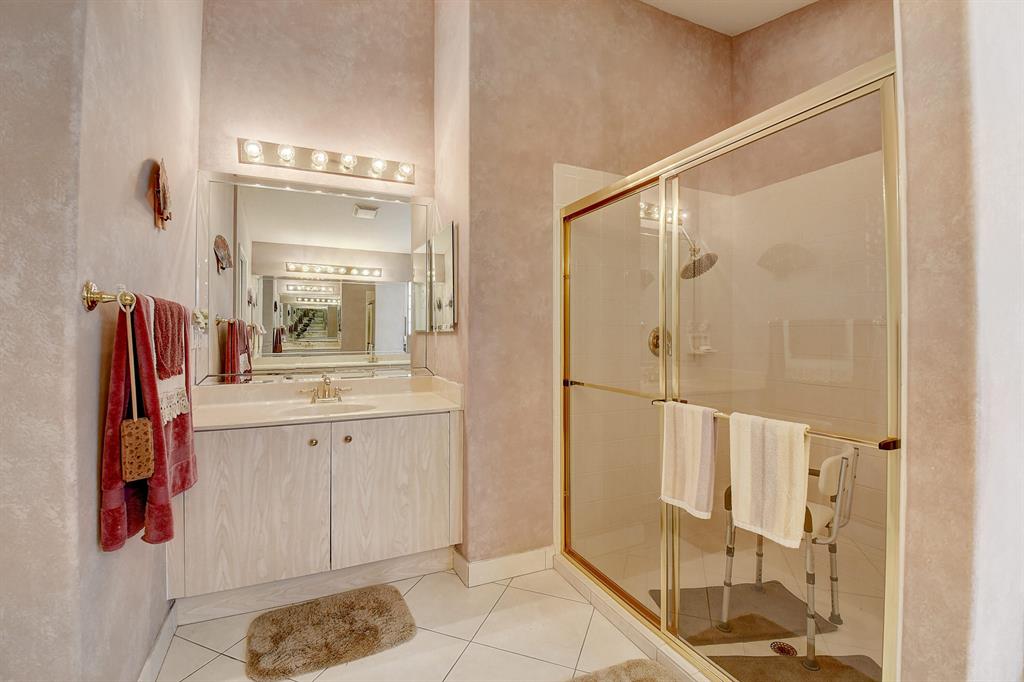 5976 Royal Isles Boulevard