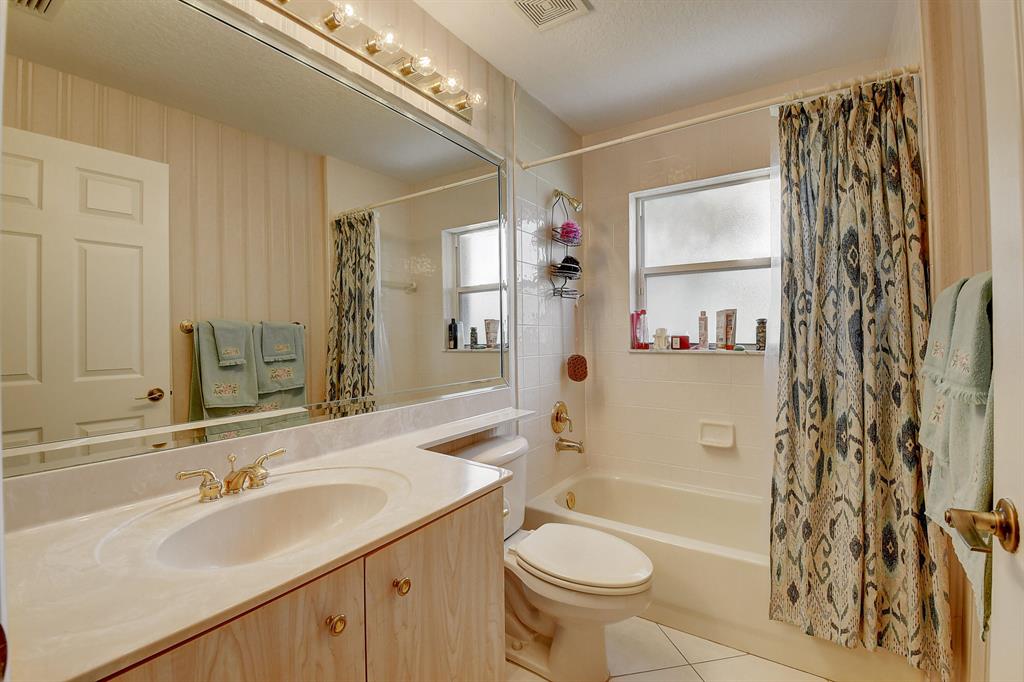 5976 Royal Isles Boulevard