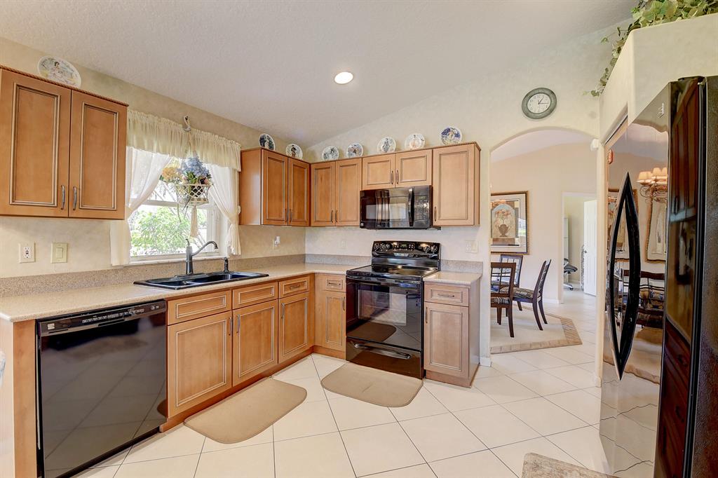 5976 Royal Isles Boulevard