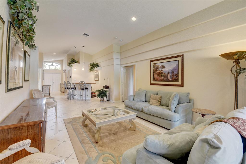 5976 Royal Isles Boulevard