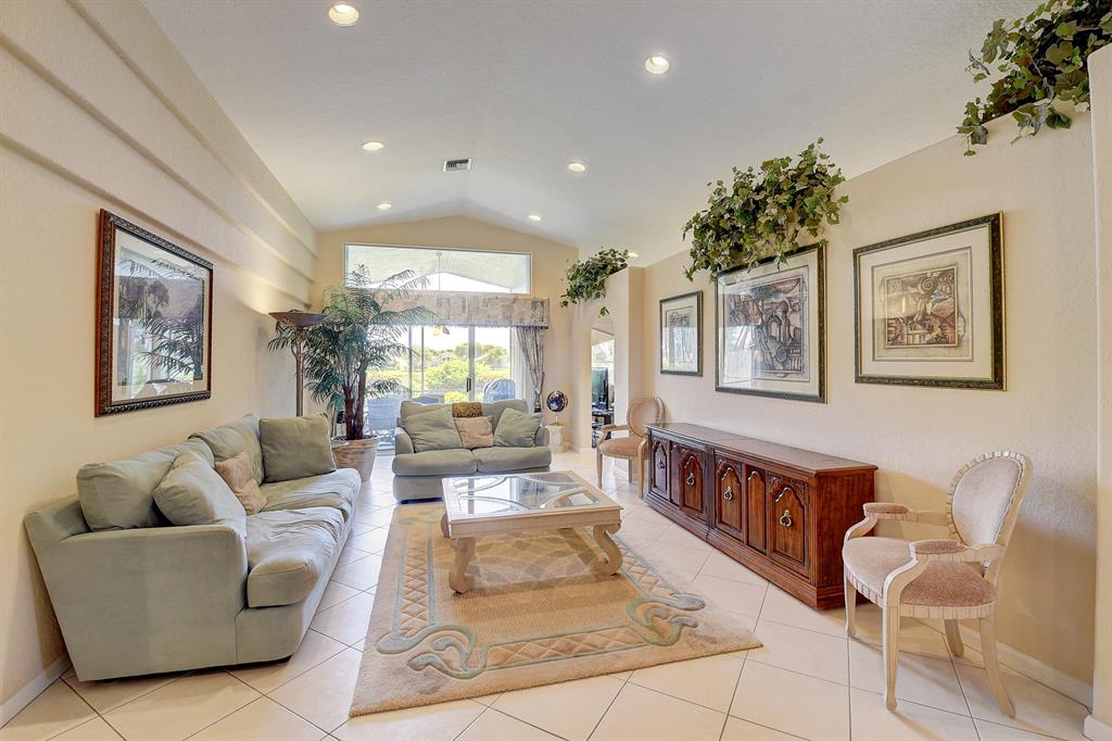 5976 Royal Isles Boulevard