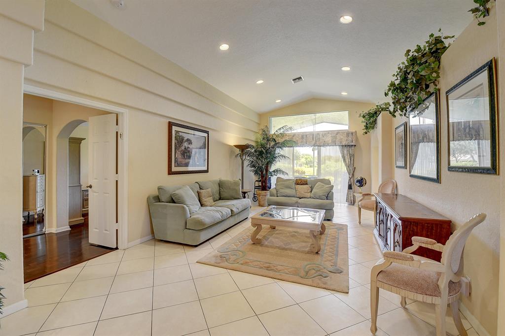 5976 Royal Isles Boulevard