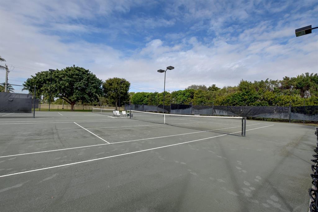 5976 Royal Isles Boulevard