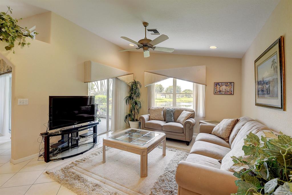 5976 Royal Isles Boulevard