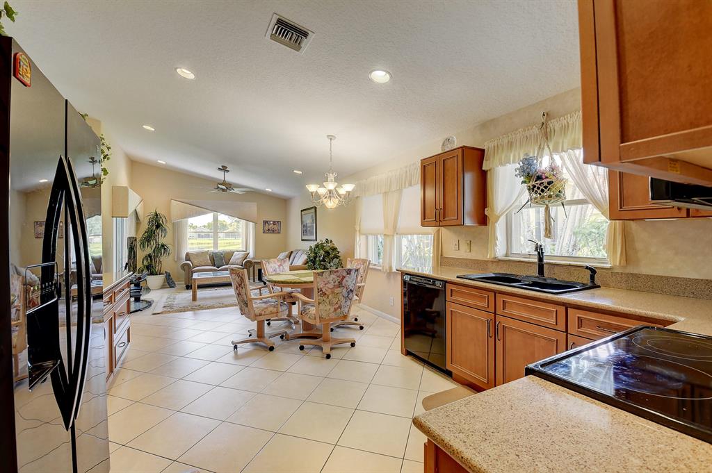 5976 Royal Isles Boulevard