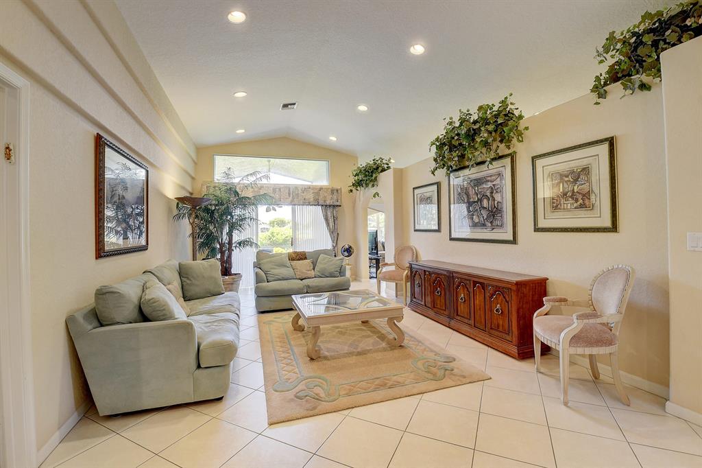 5976 Royal Isles Boulevard