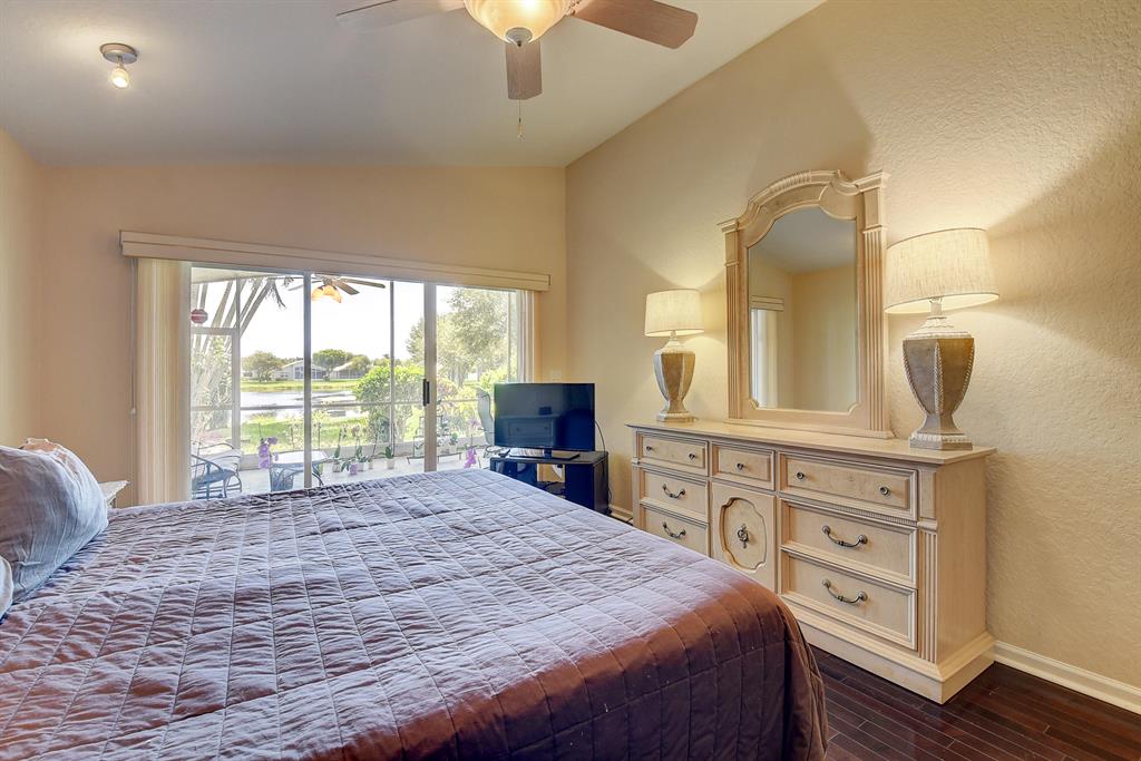 5976 Royal Isles Boulevard