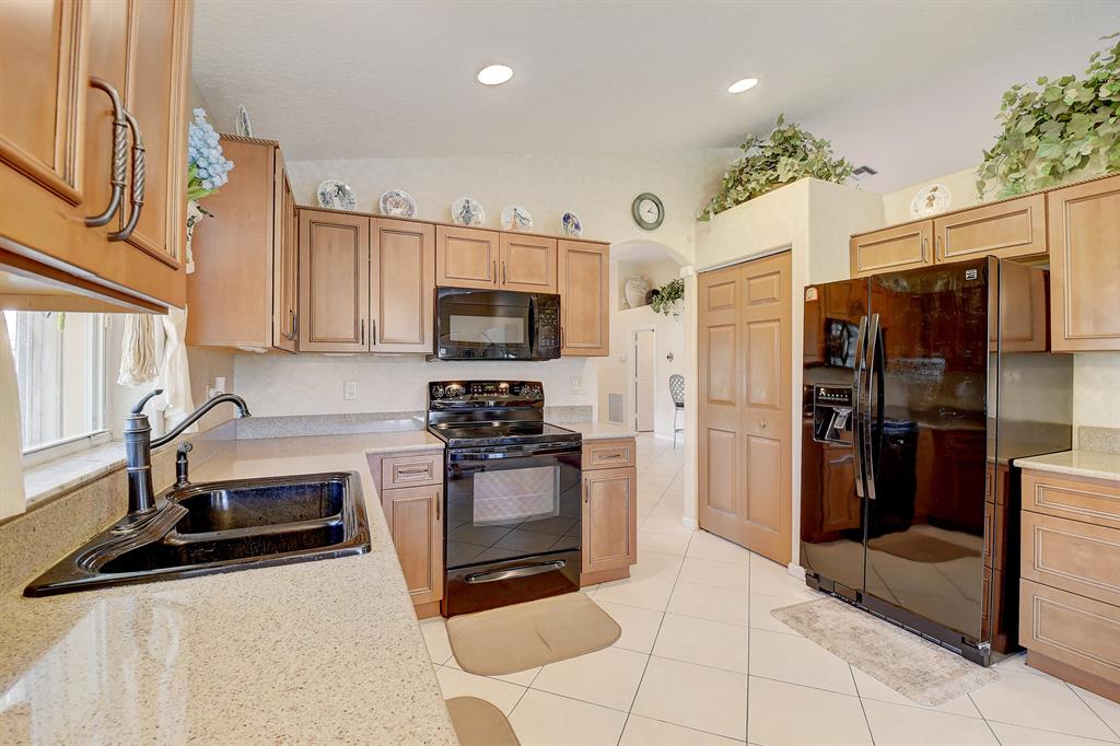 5976 Royal Isles Boulevard