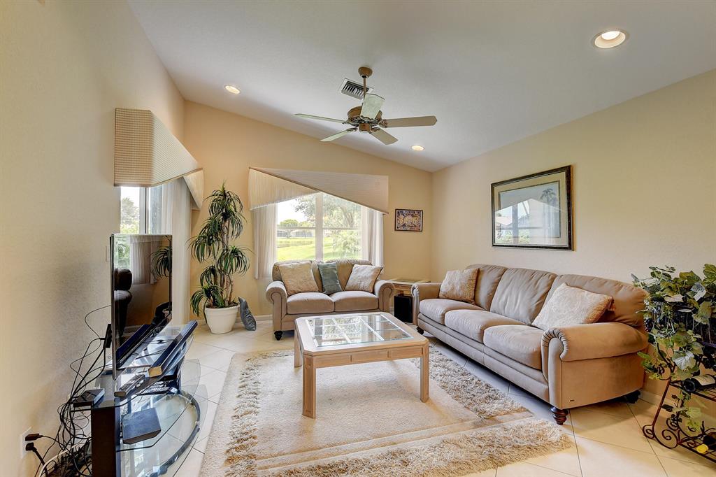 5976 Royal Isles Boulevard