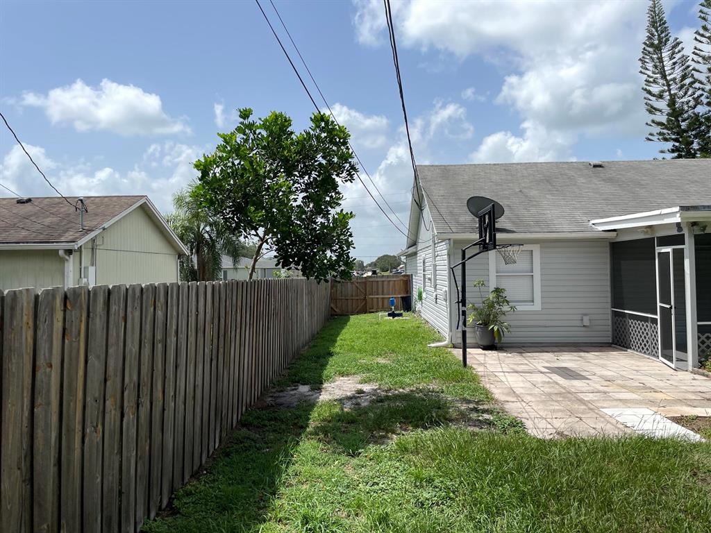 843 SW Thrift Avenue