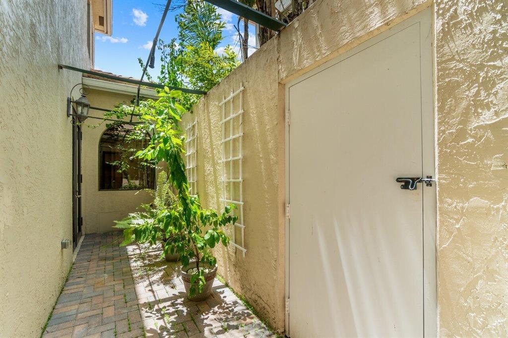 17763 Lake Azure Way