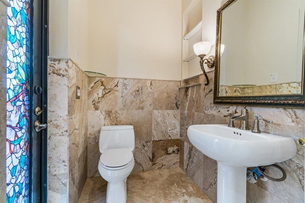 17763 Lake Azure Way